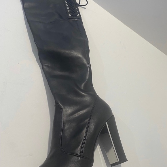 Over the knee Boots | Material Girl
Priyanka Over The Knee Boots Black
size 8.5 - Picture 4 of 11